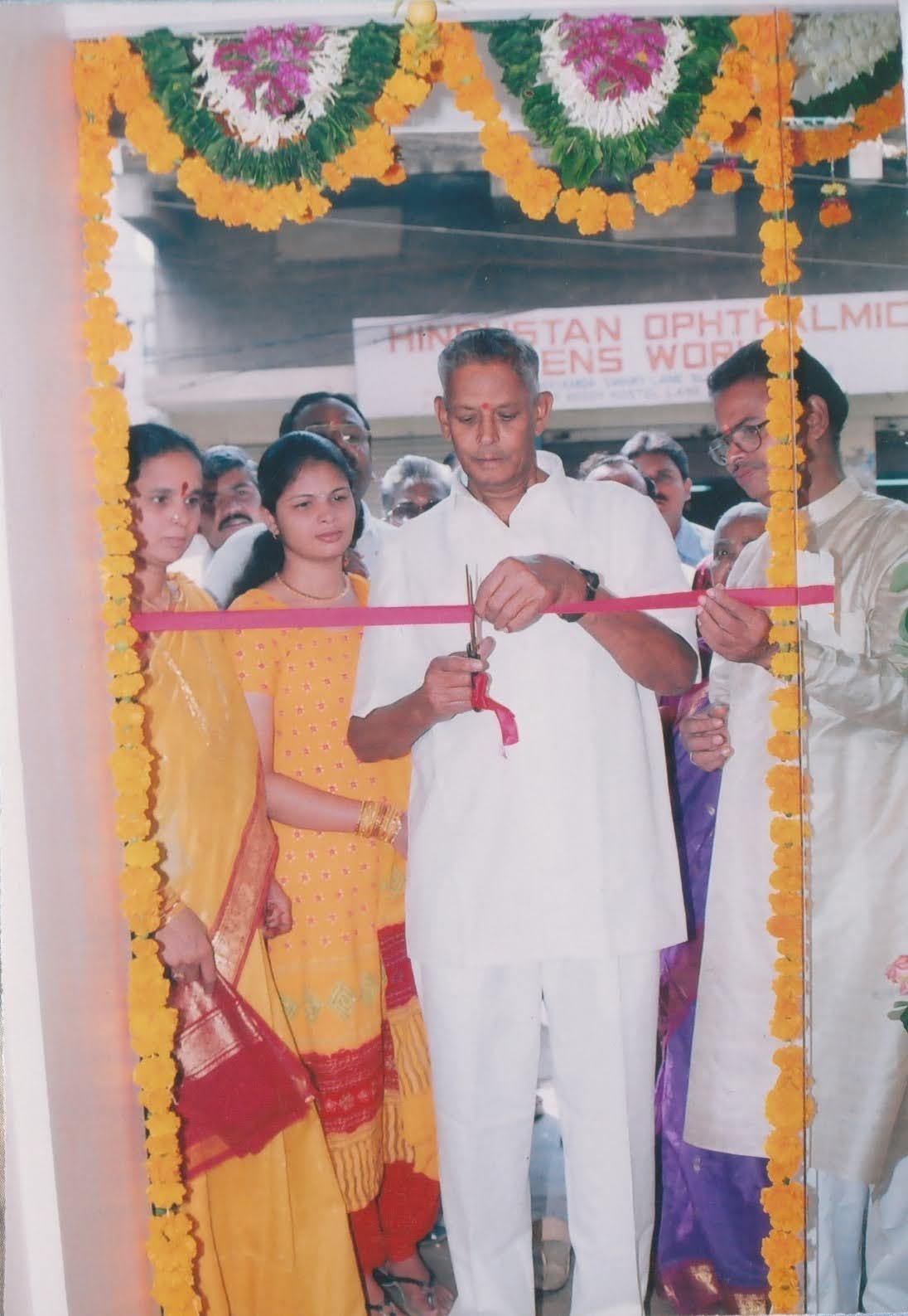 2004 - Store inauguration ribbon cutting